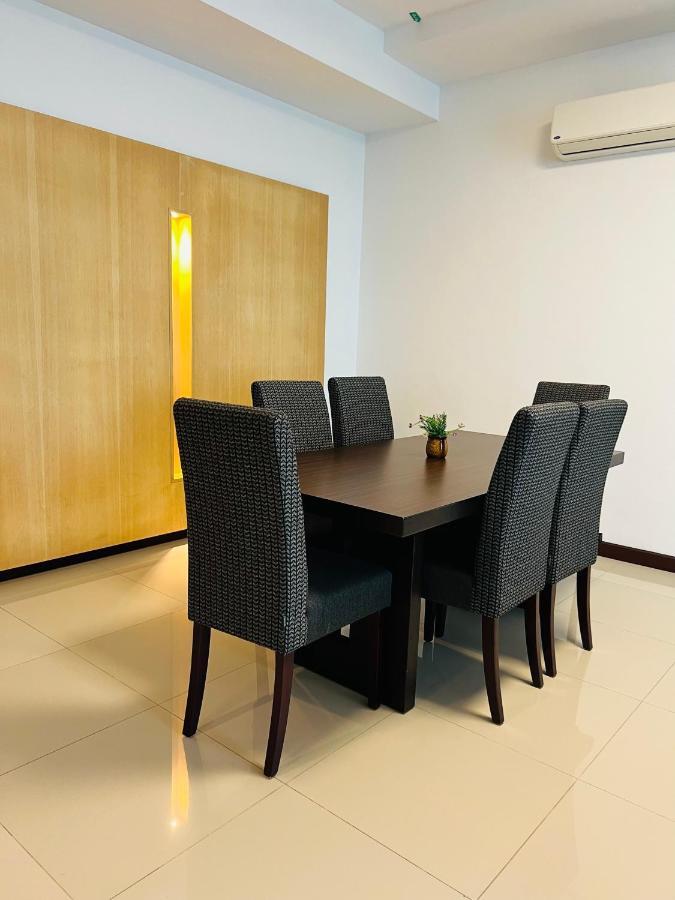 Imperial Grand Suite Apartment Kuching Exterior foto